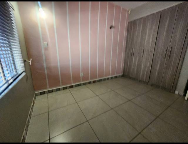 5 BEDROOM TOWNHOUSE FOR SALE IN CASHAN
